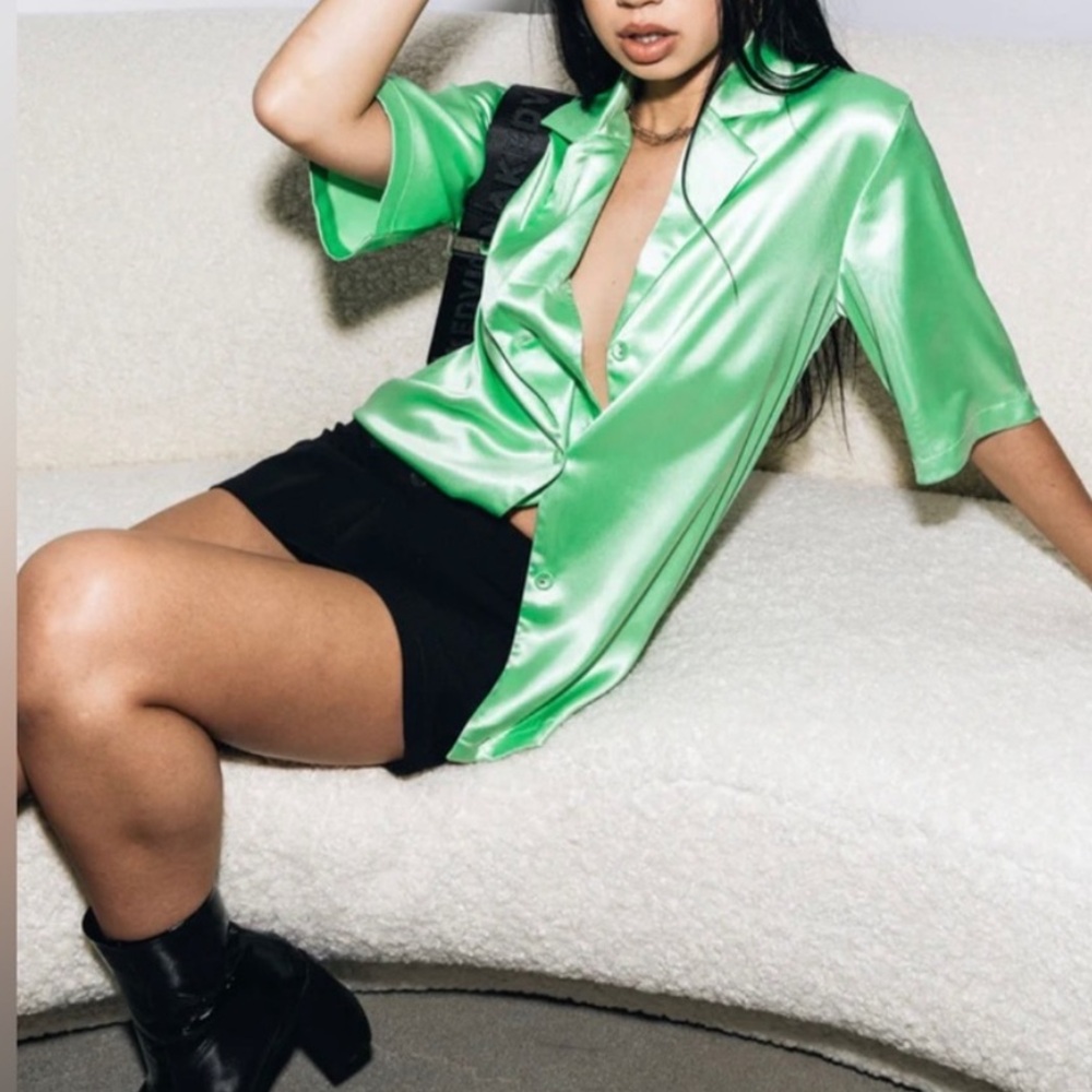 Princess Polly Leona green Satin button down blouse shirt short sleeve 6 NWT